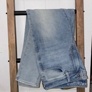 Light Denim High Waisted Jeans | American Eagle | size: 12 Short US
